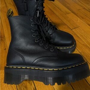 Dr. Marten Platform Boots
Black leather 
Size 6 women